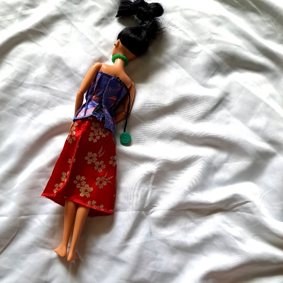 Disney | Mulan barbie doll with clothes & accessorie 1993 Mattel *Damaged* - Picture 6 of 16